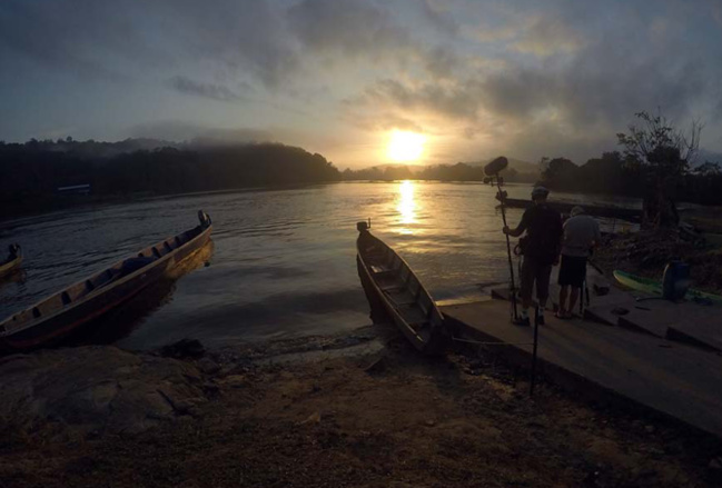 Amérindiens Wayanas, un peuple entre deux mondes Amérindiens Wayanas, un peuple entre deux mondes